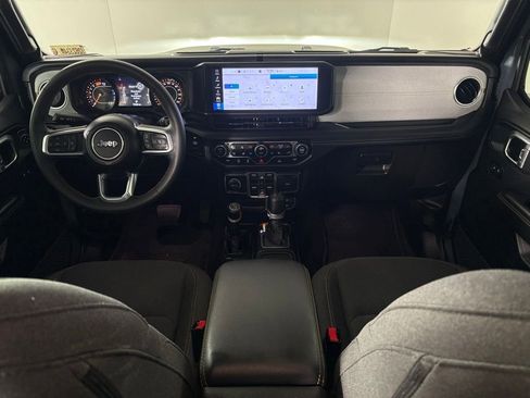 Used 2024 Jeep Wrangler Unlimited Sahara AWD/4WD image 29