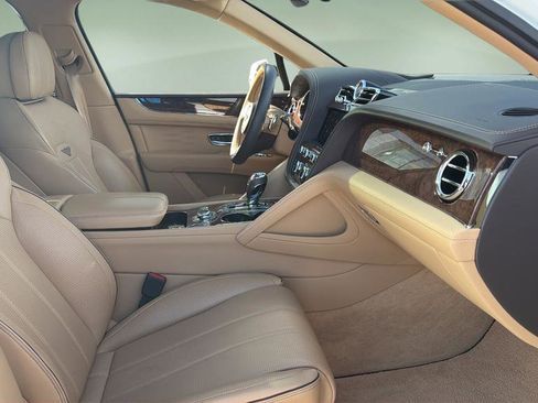 Used 2023 Bentley Bentayga Extended Wheelbase image 2