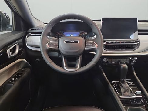 Used 2025 Jeep Compass Limited image 13