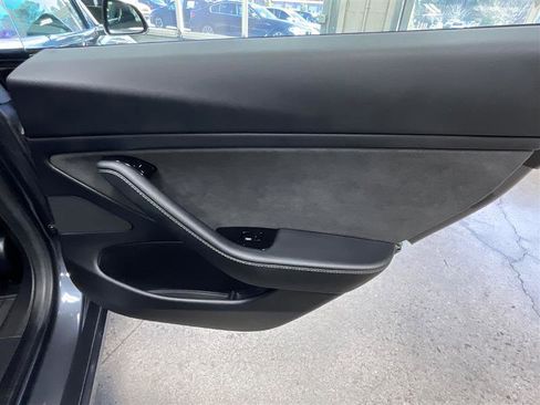 Used 2018 Tesla Model 3 Long Range image 15