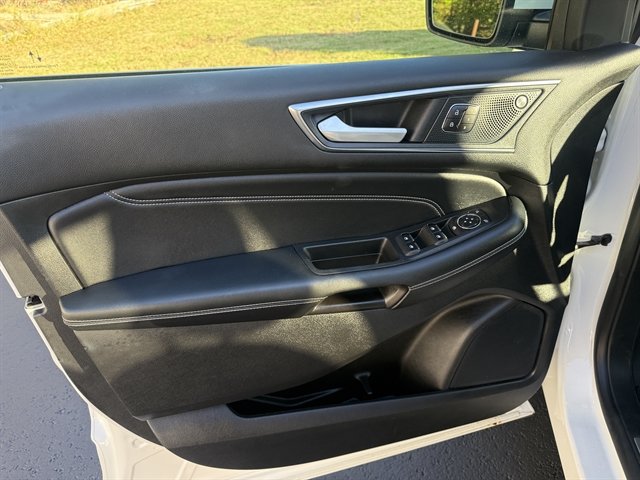 Used 2021 Ford Edge Titanium w/ Equipment Group 301A AWD/4WD image 9