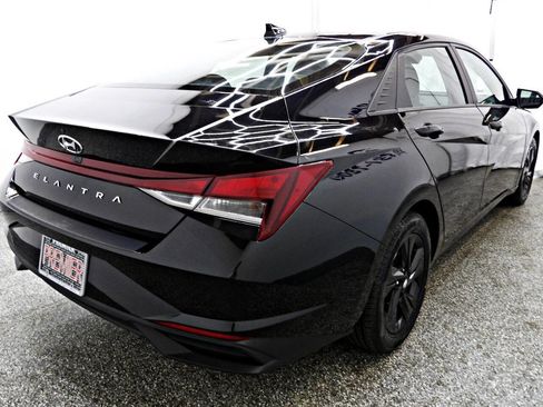 Used 2023 Hyundai Elantra SEL image 6