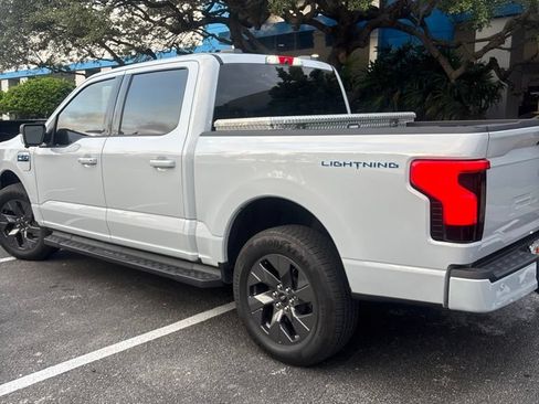 Used 2025 Ford F150 Lightning Flash AWD/4WD image 13