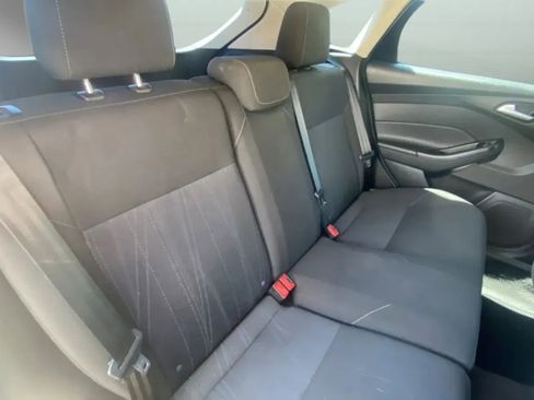 Used 2015 Ford Focus SE FWD image 28
