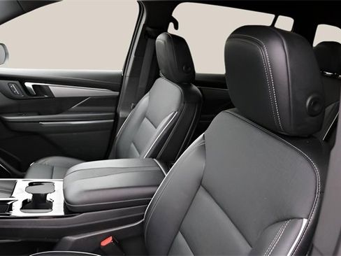 Used 2025 Buick Enclave Preferred image 12