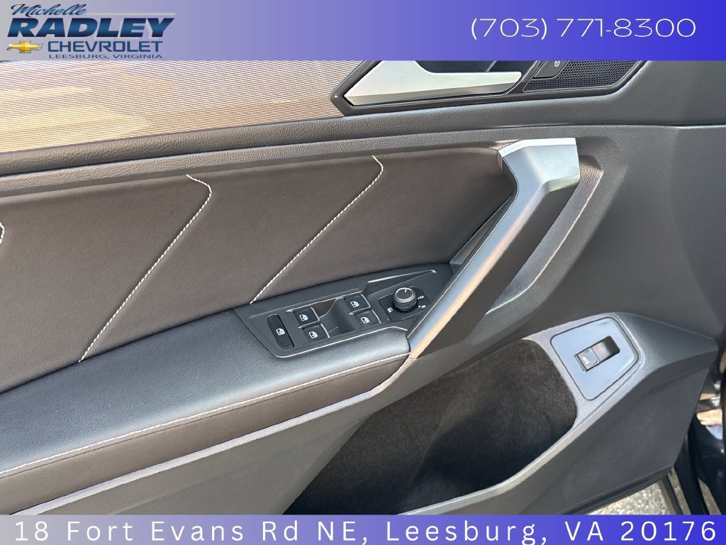Used 2024 Volkswagen Tiguan SE w/ Panoramic Sunroof Package AWD/4WD image 7