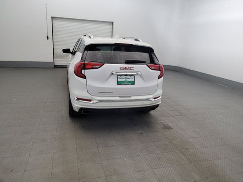 Used 2020 GMC Terrain Denali w/ Denali Premium Package FWD image 6
