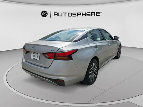 Used 2024 Nissan Altima 2.5 SV FWD image 9