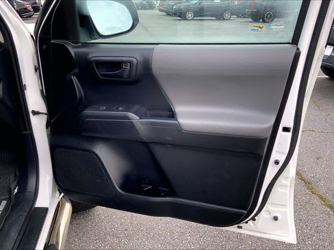 Used 2019 Toyota Tacoma SR AWD/4WD image 22