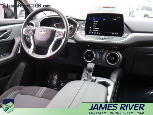 Used 2025 Chevrolet Blazer LT AWD/4WD image 13