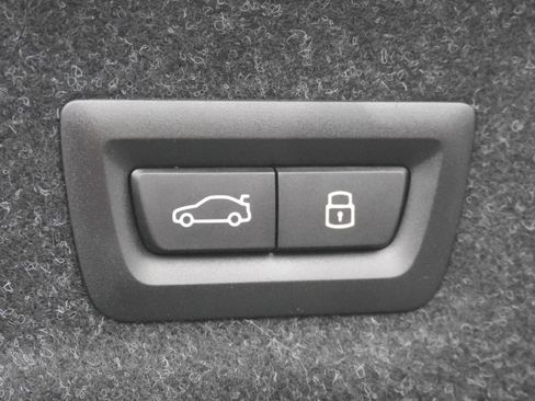 Certified 2025 BMW 330i xDrive Sedan w/ Premium Package image 32