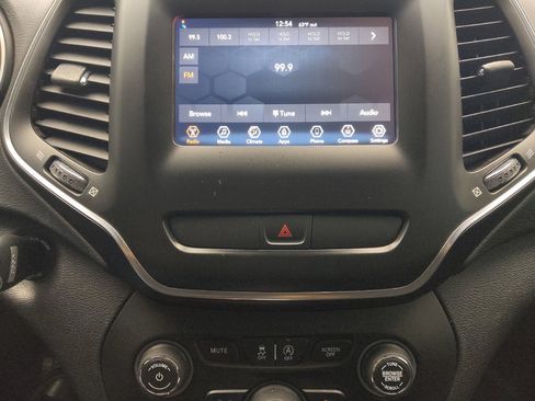 Used 2019 Jeep Cherokee Latitude w/ Popular Appearance Group FWD image 25
