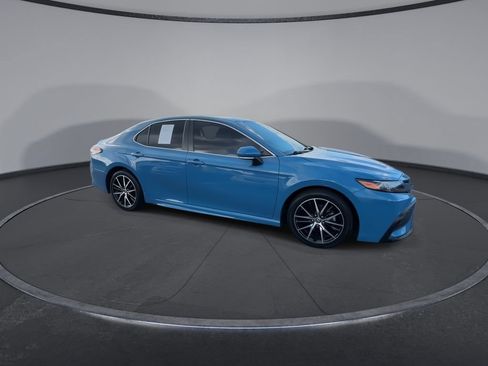 Used 2023 Toyota Camry SE FWD image 2