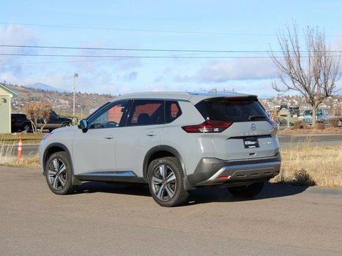 Used 2021 Nissan Rogue Platinum image 4