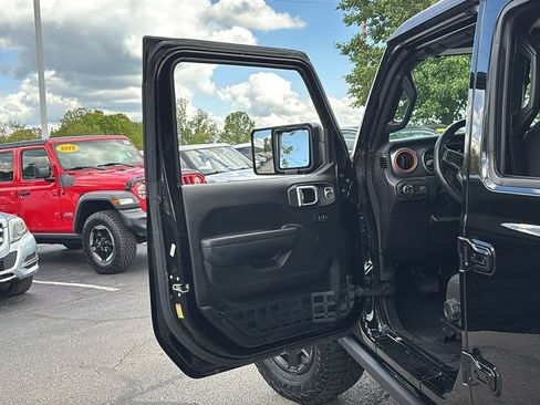 Used 2023 Jeep Gladiator Mojave w/ Cold Weather Group AWD/4WD image 11