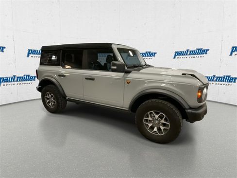 Used 2023 Ford Bronco Badlands image 3