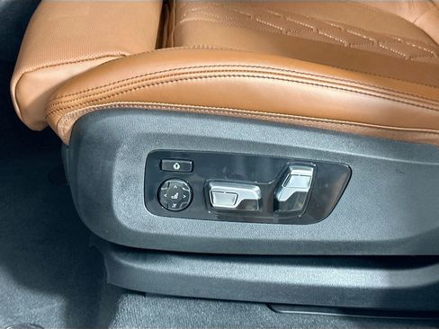 Used 2026 BMW X7 xDrive40i w/ M Sport Package image 14
