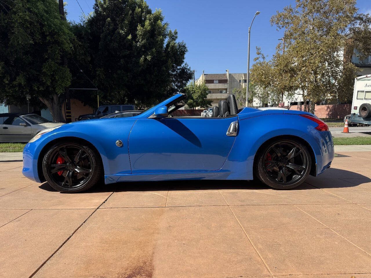 Used 2010 Nissan 370Z Touring RWD image 4