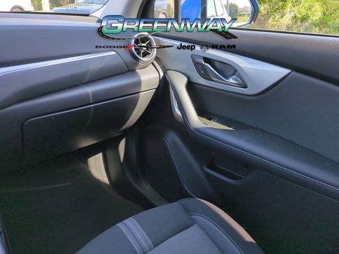 Used 2025 Chevrolet Blazer LT AWD/4WD image 18