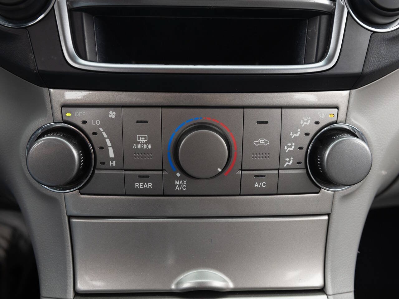 Used 2013 Toyota Highlander FWD w/ Cold Weather Pkg image 33