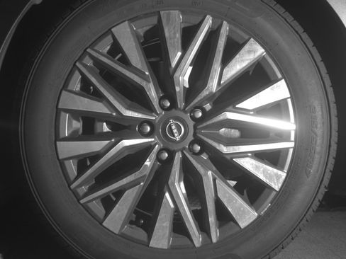 Used 2025 Nissan Altima 2.5 SV FWD image 12