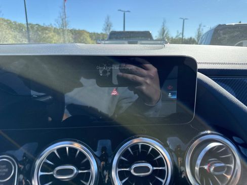 Used 2021 Mercedes-Benz GLA 35 AMG 4MATIC image 27