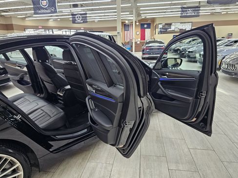 Used 2019 BMW 530e w/ Premium Package image 16