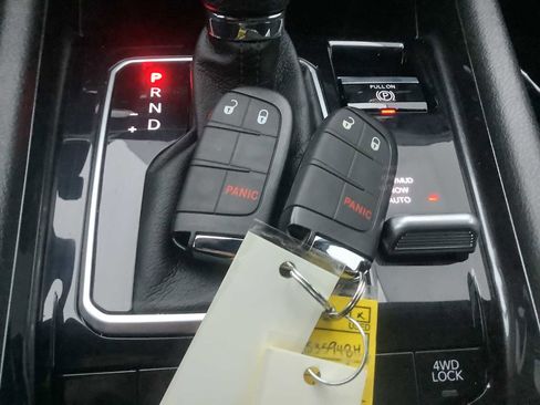 Used 2025 Jeep Compass Sport image 19