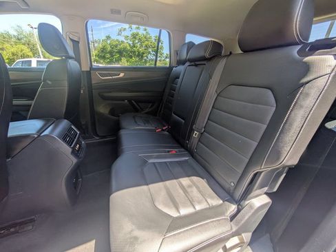 Used 2025 Volkswagen Atlas SEL AWD/4WD image 13