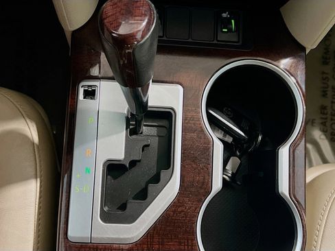 Used 2014 Toyota Camry XLE w/ Leather Package image 12