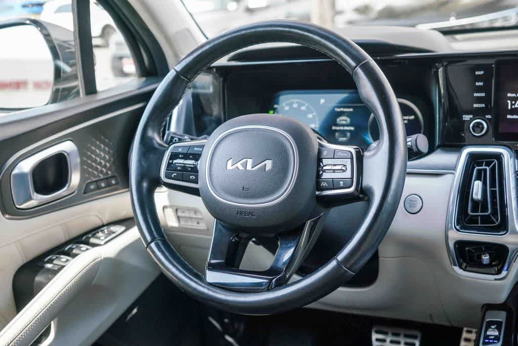 Certified 2022 Kia Sorento SX Prestige w/ Panoramic Sunroof Package AWD/4WD image 14