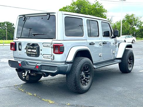 Used 2018 Jeep Wrangler Unlimited Sahara AWD/4WD image 8