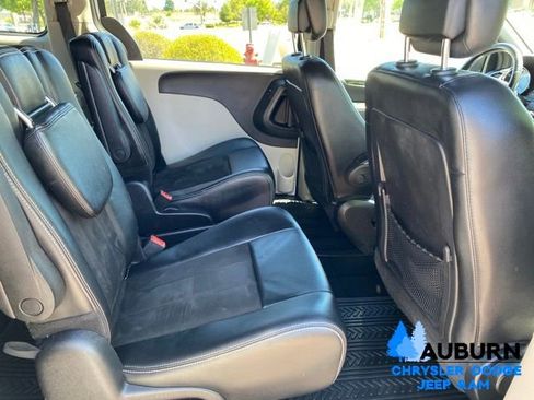 Used 2019 Dodge Grand Caravan SXT FWD image 19