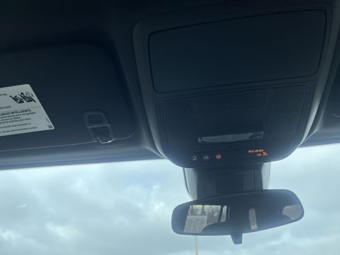 Used 2025 Chevrolet Equinox LT image 30