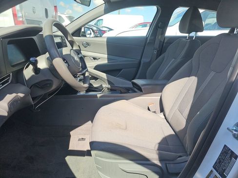 Used 2024 Hyundai Elantra SE FWD image 7
