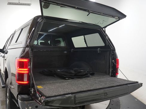 Used 2019 Ford F150 XLT w/ Equipment Group 302A Luxury AWD/4WD image 9