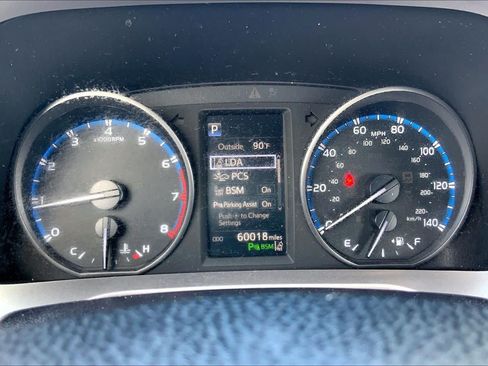 Used 2018 Toyota RAV4 XLE FWD image 25