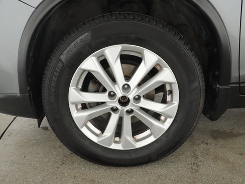 Used 2016 Nissan Rogue SV w/ SV Premium Package image 7