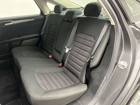 Used 2017 Ford Fusion SE w/ Fusion SE Technology Package FWD image 11