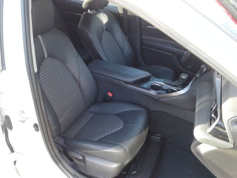 Used 2023 Toyota Camry SE image 10