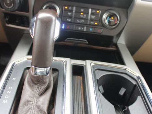 Used 2019 Ford F150 Lariat w/ Equipment Group 502A Luxury AWD/4WD image 31
