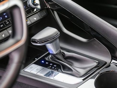 Certified 2024 Hyundai Elantra SEL w/ Convenience Package image 18