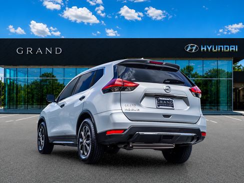 Used 2017 Nissan Rogue S FWD image 4