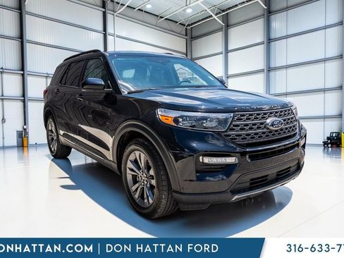 Used 2023 Ford Explorer XLT w/ Equipment Group 202A AWD/4WD image 31