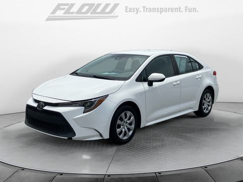 Used 2020 Toyota Corolla LE FWD image 4