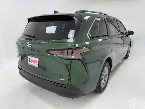 New 2026 Toyota Sienna XLE image 40