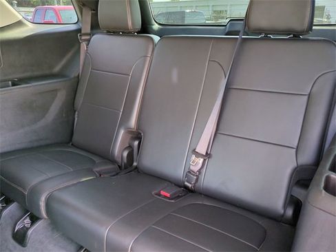 Used 2020 Chevrolet Traverse LT w/ LT Premium Package image 16