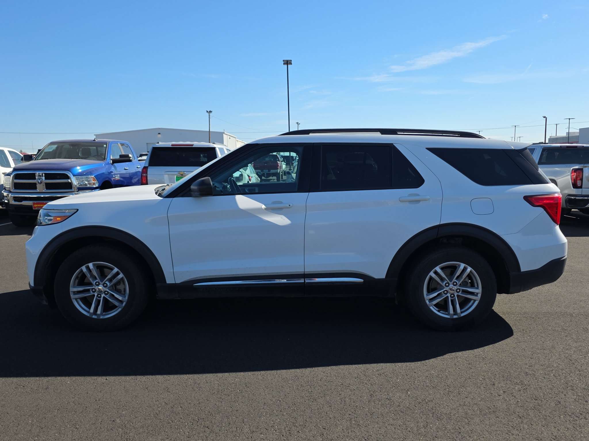 Used 2022 Ford Explorer XLT w/ Class IV Trailer Tow Package AWD/4WD image 4