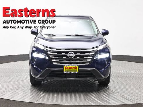 Used 2024 Nissan Rogue SV AWD/4WD image 2