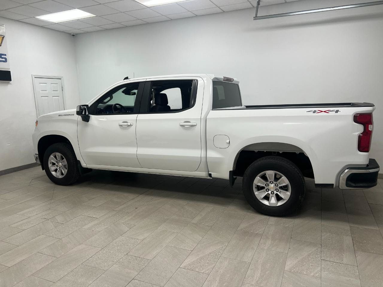 Used 2026 Chevrolet Silverado 1500 LT AWD/4WD image 14